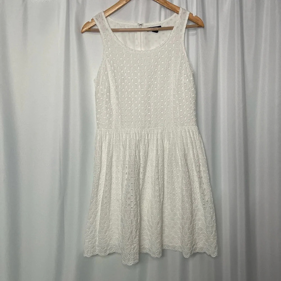Old Navy Bright White Eyelet Fit and Flare Dress - size 6 - Picture 7 of 9